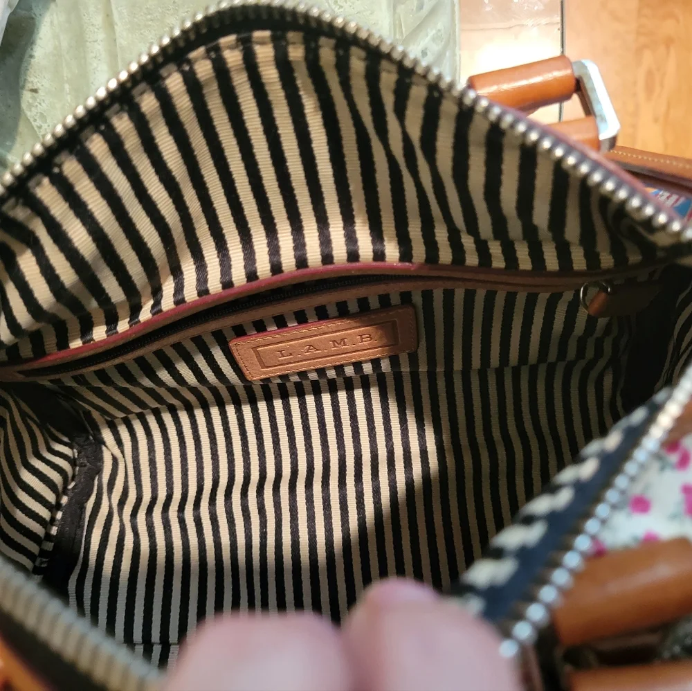 L.A.M.B. by Gwen Stefani Ditzy Graffiti Zipper Flower Bag #402 - Picture 17 of 17